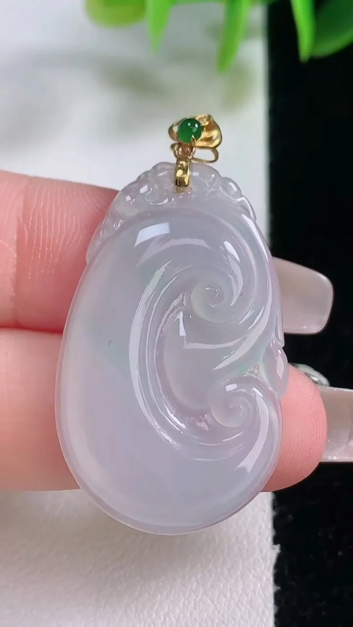 天然A货翡翠如意吊坠，尺寸33.6-20.8-3.7，重量:4.83g
1月5日