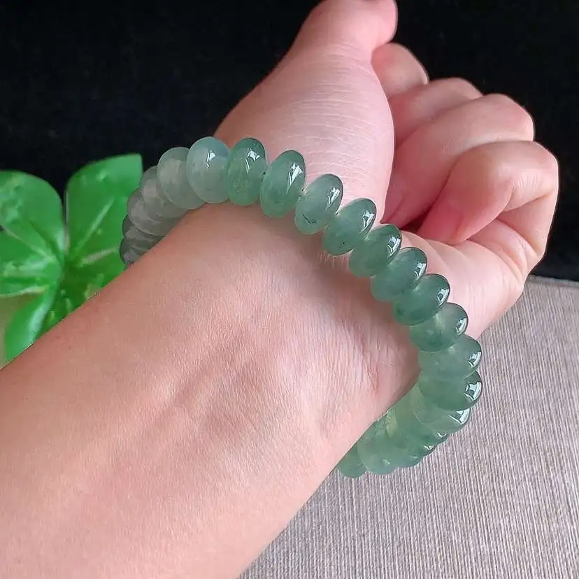 a货翡翠冰种晴水算盘珠手串32颗 尺寸10.7×5.4mm 重量46.00g 0104