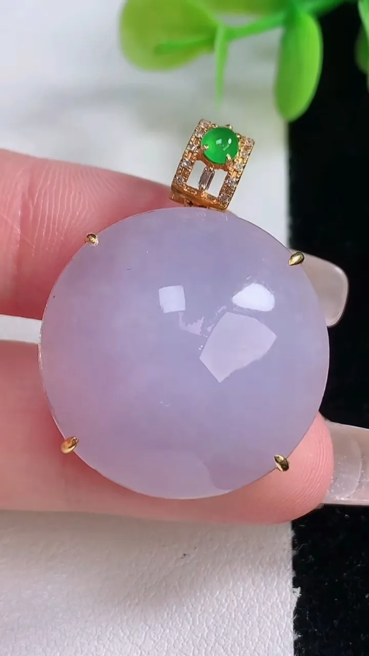 天然A货翡翠18K金紫罗兰蛋面吊坠，尺寸25-11.6，重量:11.39g
1月5日