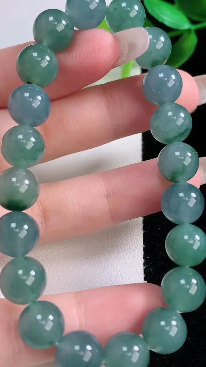 天然A货翡翠飘花圆珠手串，尺寸9.6-20颗，重量:31.85g1月5日
工厂直销收藏佳品,种好水足，色泽均匀，有种有色，上手高大气！