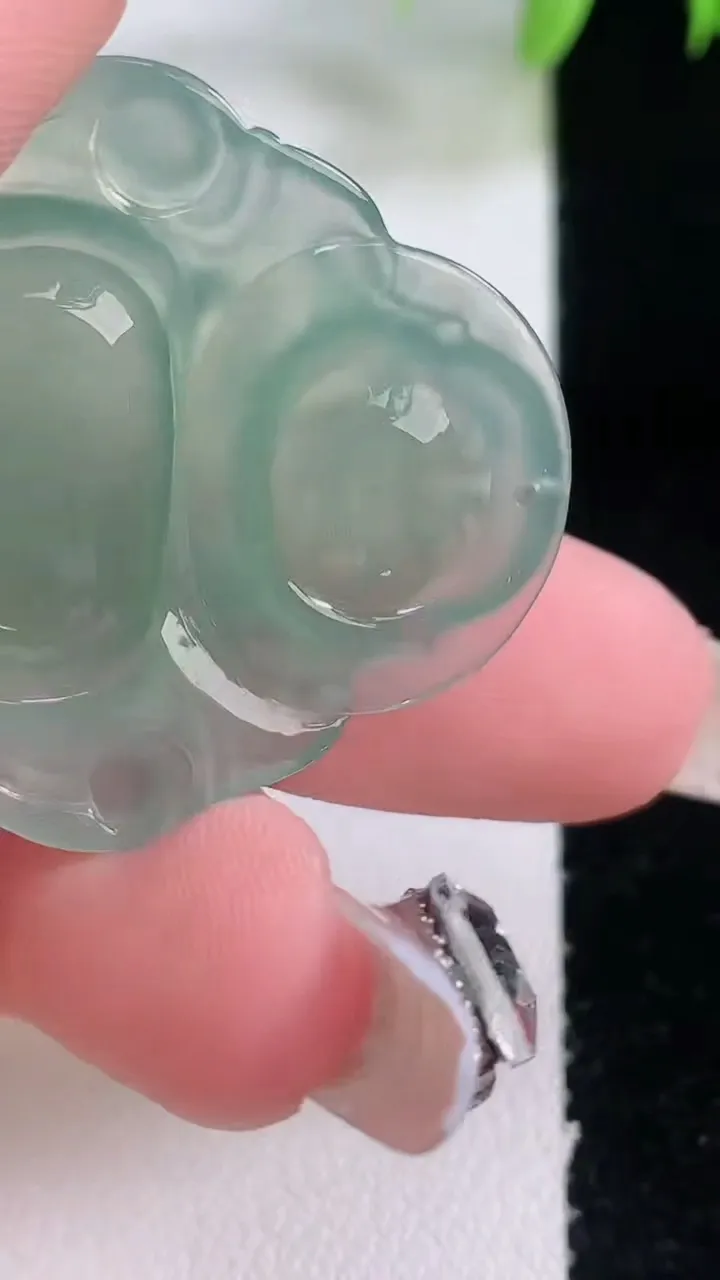 天然A货翡翠佛公吊坠，尺寸30.4-32.4-4.9，重量:6.92g
1月5日