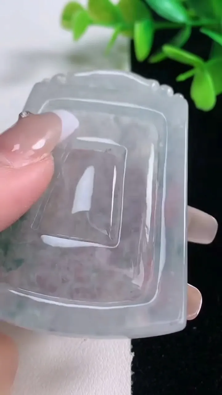 天然A货翡翠种飘花山水悟道吊坠，尺寸60.6-45.2-6.7，重量:39.26g
1月5日