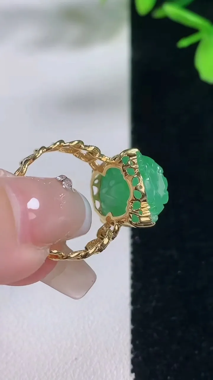 天然A货翡翠金蟾戒指，尺寸17.6-16.2-11.6-8，重量:4.67g2026年1月5日
工厂直销收藏佳品,种好水足，色泽均匀，有种有色，上手高大气！