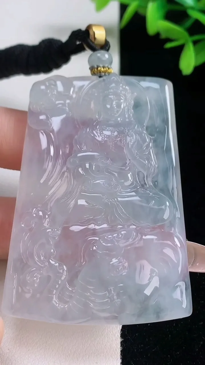 天然A货翡翠种白冰普贤菩萨吊坠，尺寸64.4-43.4-5.3，重量:41.50g
1月5日