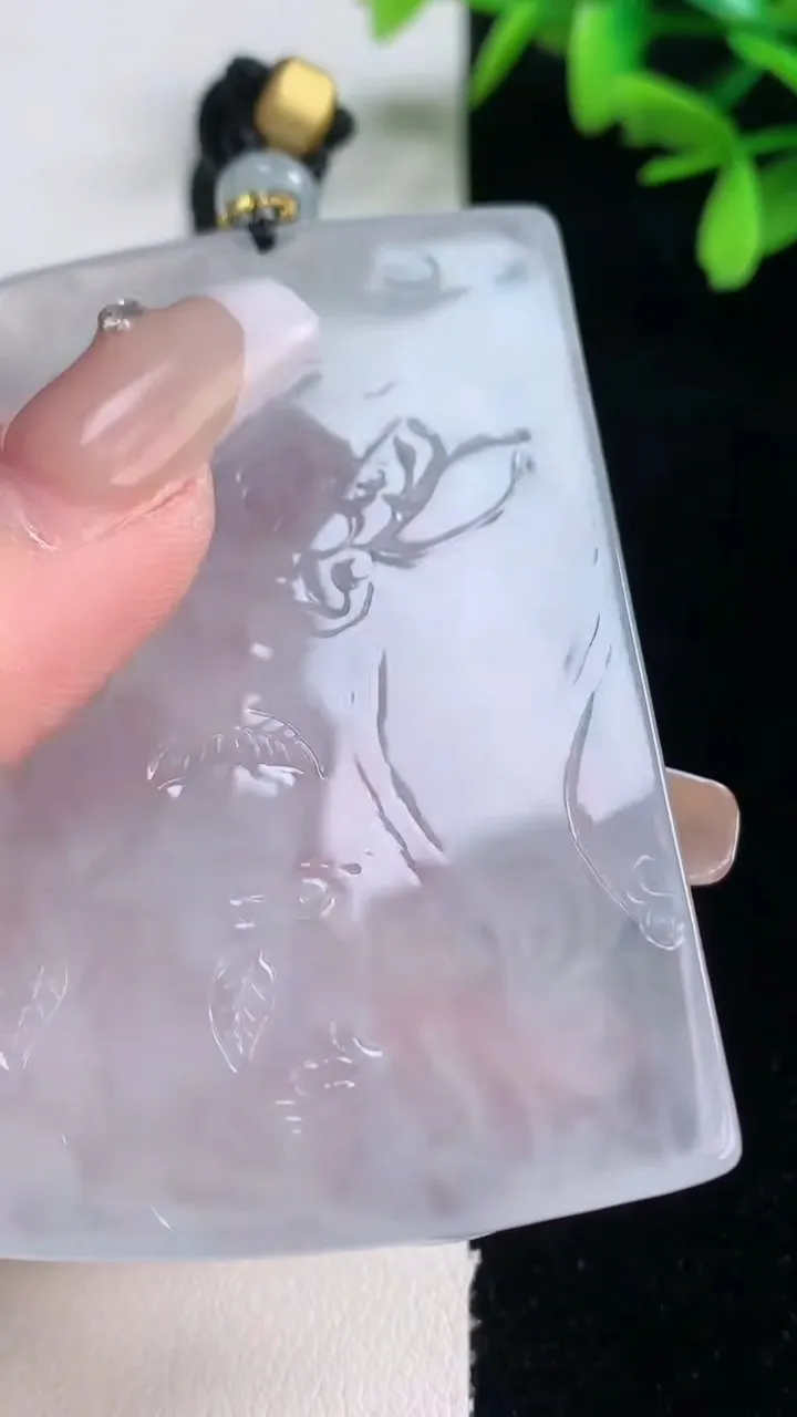 天然A货翡翠种白冰普贤菩萨吊坠，尺寸64.4-43.4-5.3，重量:41.50g
1月5日