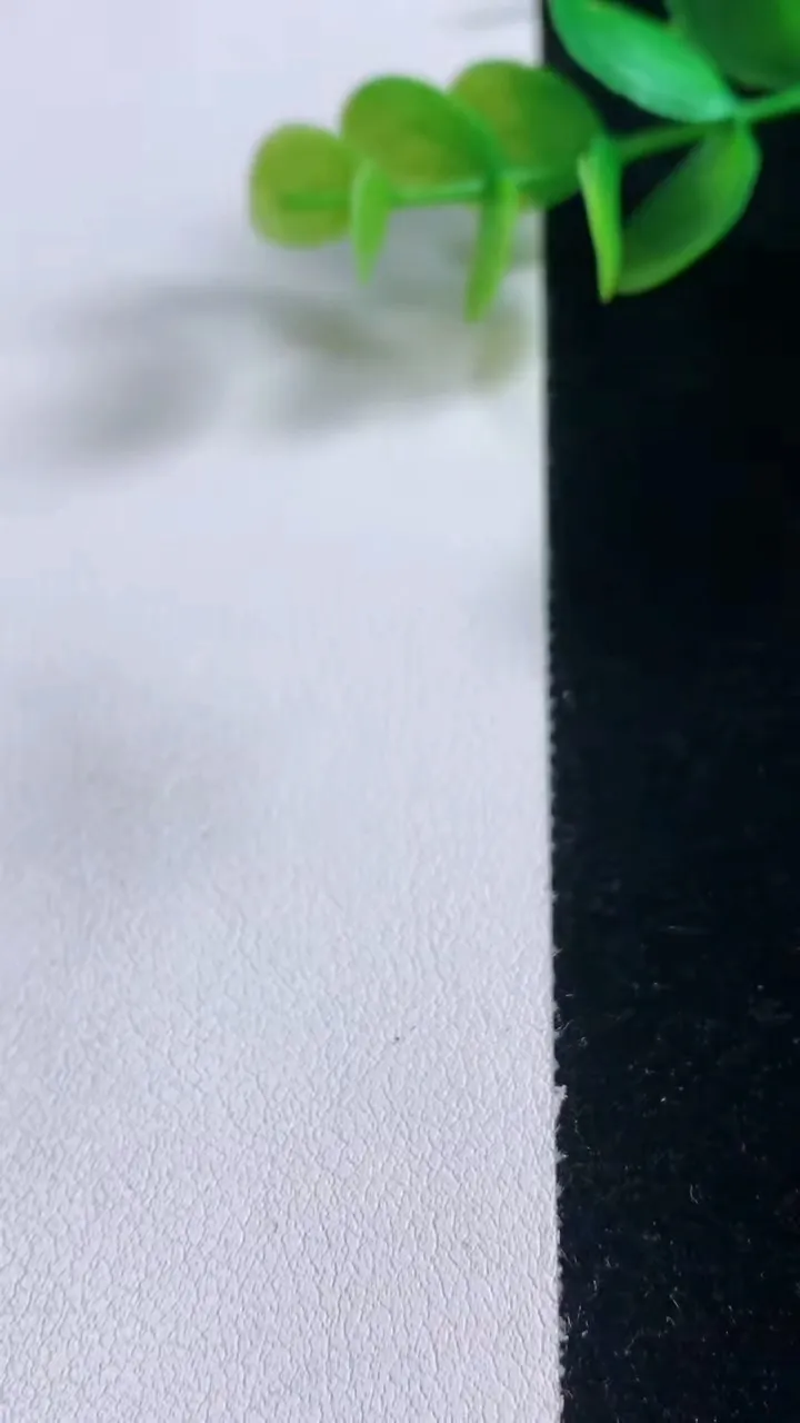 天然A货翡翠莲花手串，尺寸10-6.6-26颗，重量:37.05g1月5日
工厂直销收藏佳品,种好水足，色泽均匀，有种有色，上手高大气！