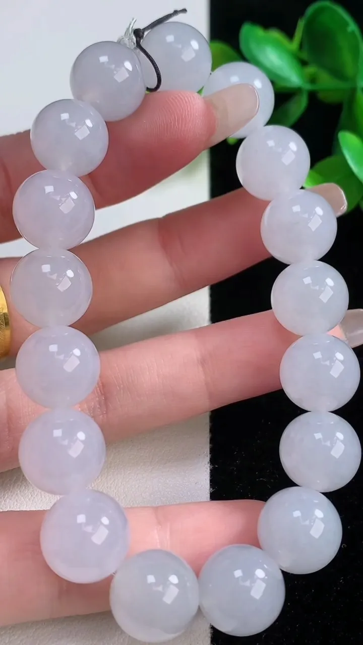 天然A货翡翠圆珠手串，尺寸12-17颗，重量:51.06g1月5日
工厂直销收藏佳品,种好水足，色泽均匀，有种有色，上手高大气！