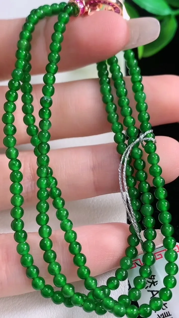 天然A货翡翠小米珠项链，尺寸3-186颗，重量:10.39g1月5日
工厂直销收藏佳品,种好水足，色泽均匀，有种有色，上手高大气！