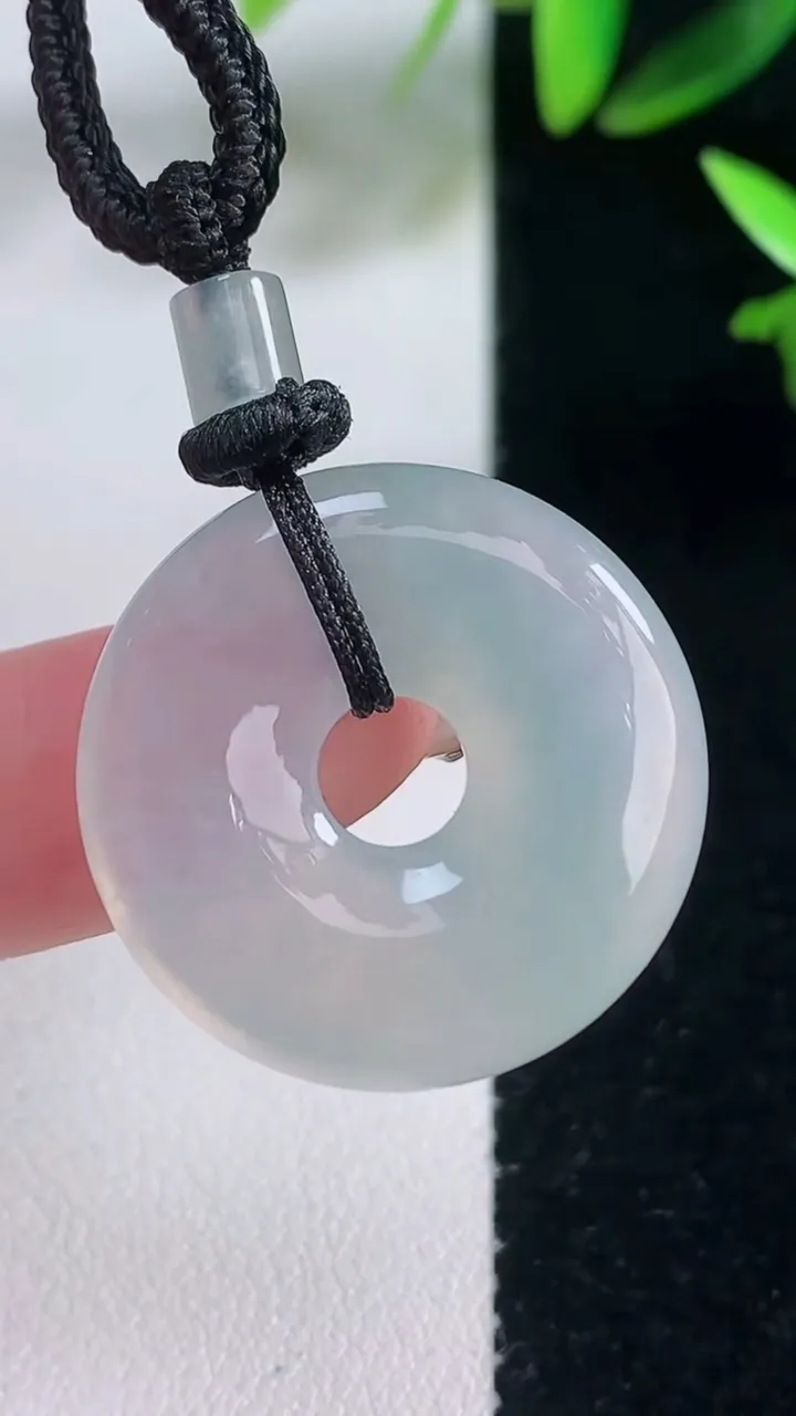 天然A货翡翠平安环吊坠，尺寸25.6-5.8，重量:11.67g
1月5日