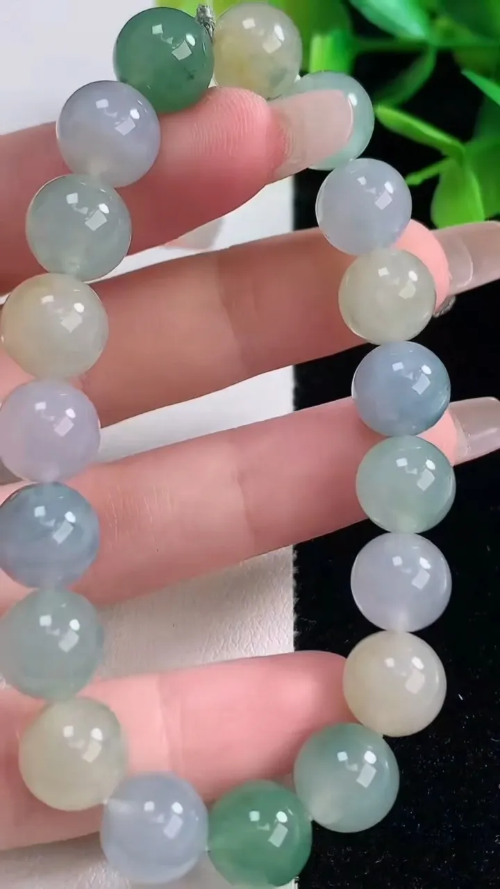 天然A货翡翠种三彩圆珠手串，尺寸10-19颗，重量:32.72g1月5日
工厂直销收藏佳品,种好水足，色泽均匀，有种有色，上手高大气！