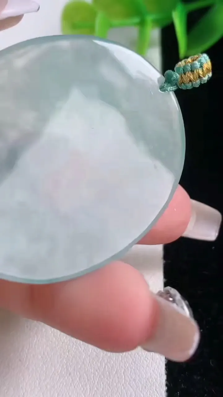 天然A货翡翠大日如来吊坠，尺寸47.8-36.4-4，重量:17.62g
1月5日