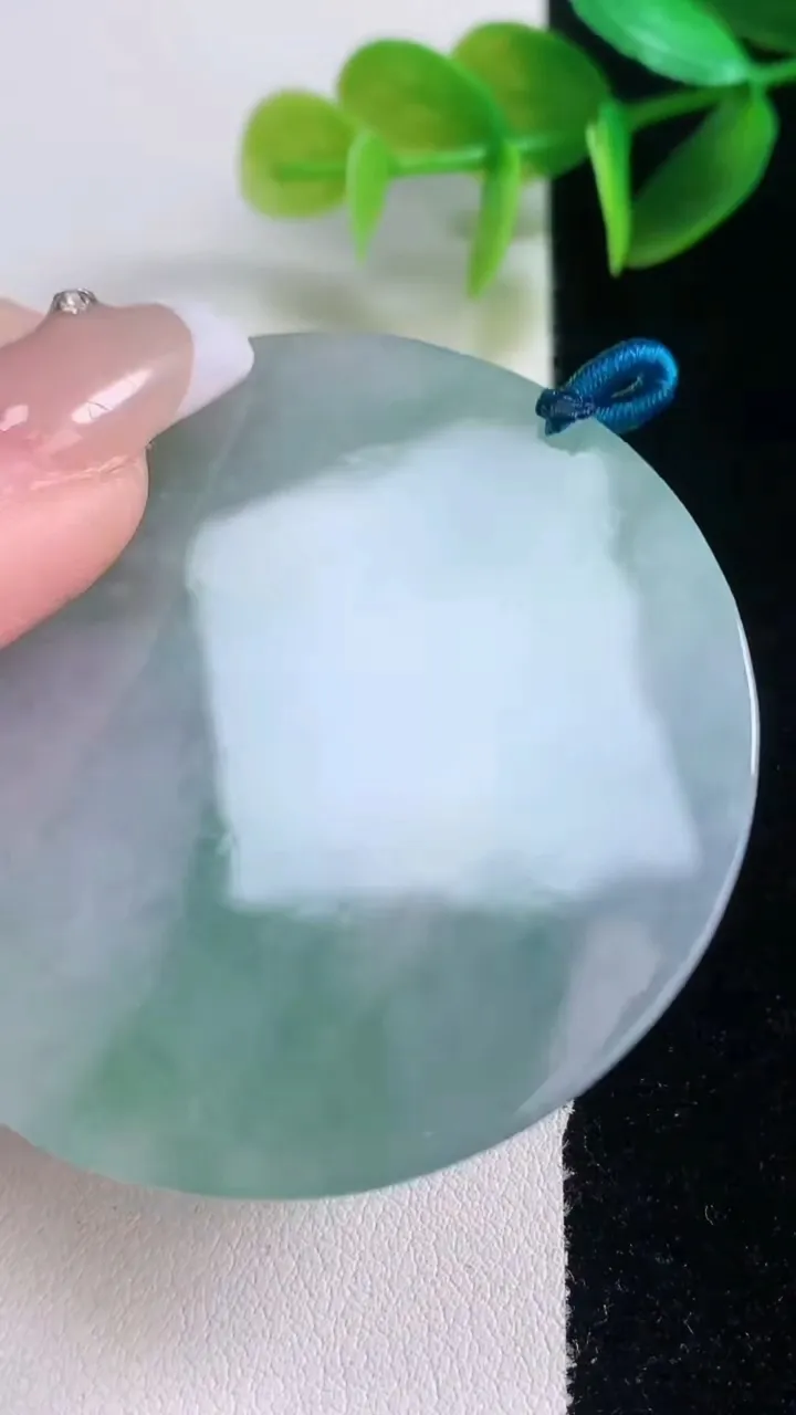 天然A货翡翠阿弥陀佛吊坠，尺寸53-4.6，重量:31.76g
1月5日