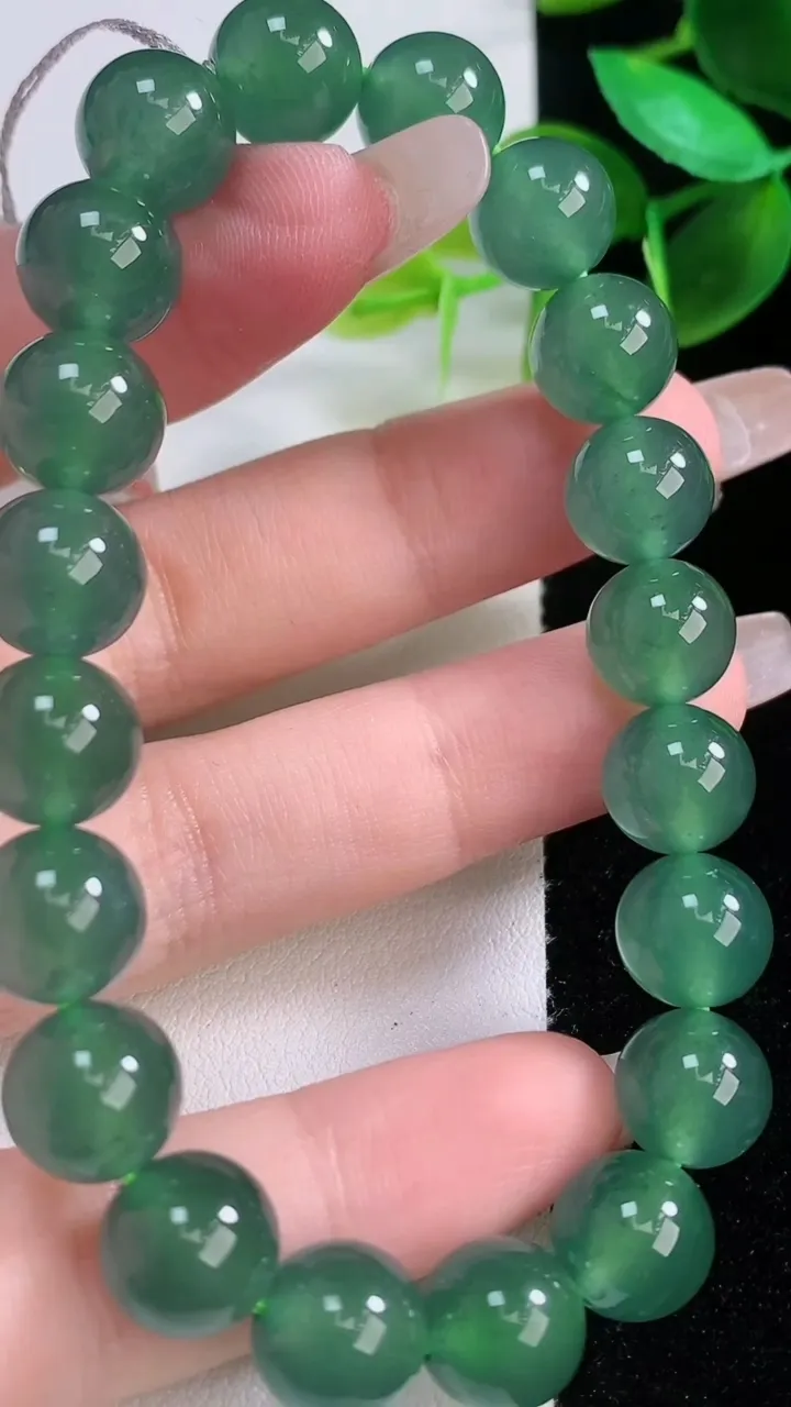 天然A货翡翠圆珠手串，尺寸9.8-20颗，重量:33.13g1月5日
工厂直销收藏佳品,种好水足，色