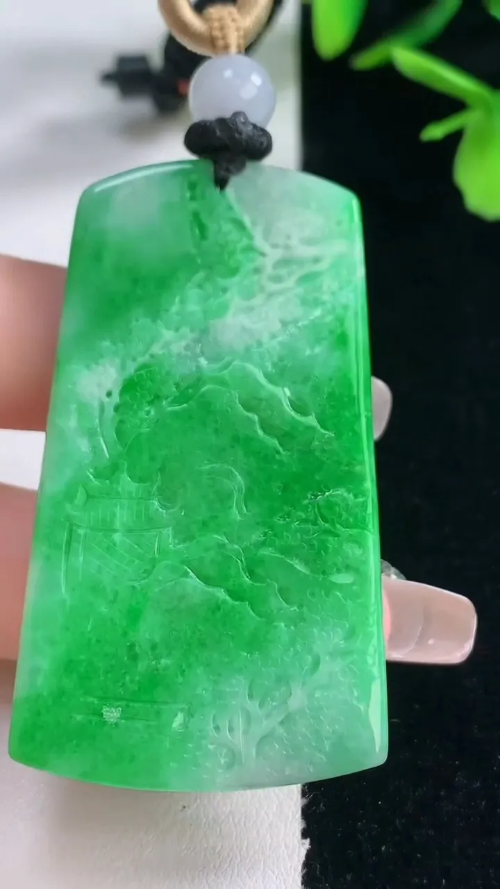 天然A货翡翠山水牌吊坠，尺寸55-31.5-7.4，重量:33.47g
1月5日