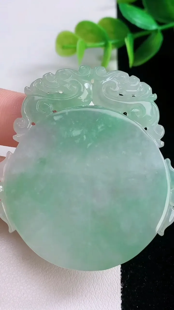 天然A货翡翠复古龙牌吊坠，尺寸54.6-51.3-3.6，重量:23.34g
1月5日