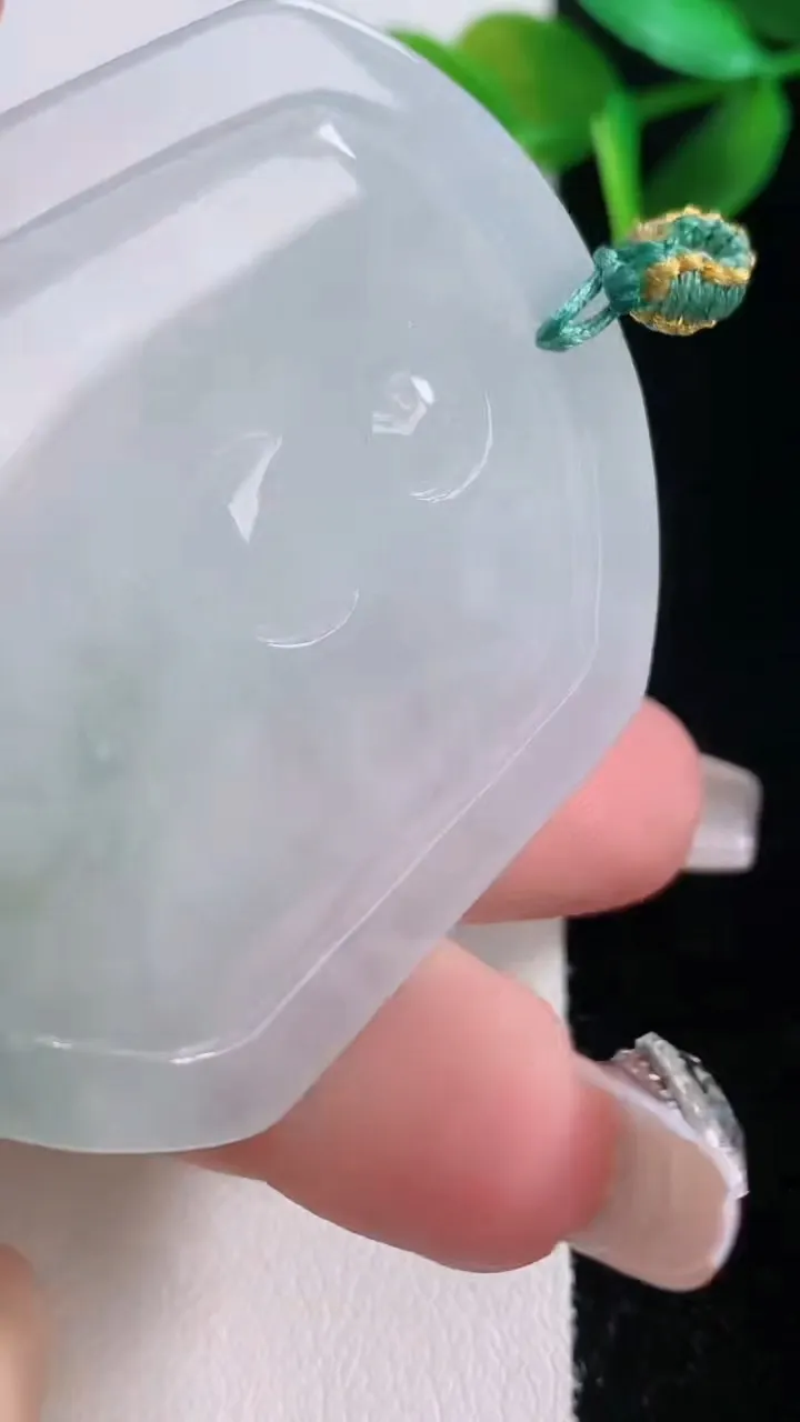 天然A货翡翠馗吊坠，尺寸52-45.5-5.4，重量:24.91g
1月5日