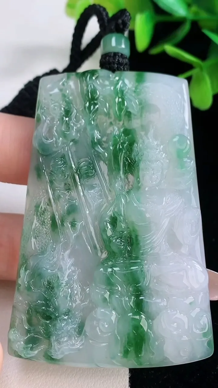 天然A货翡翠祥龙不动明王吊坠，尺寸67.4-42.5-5.8，重量:44.27g
1月5日