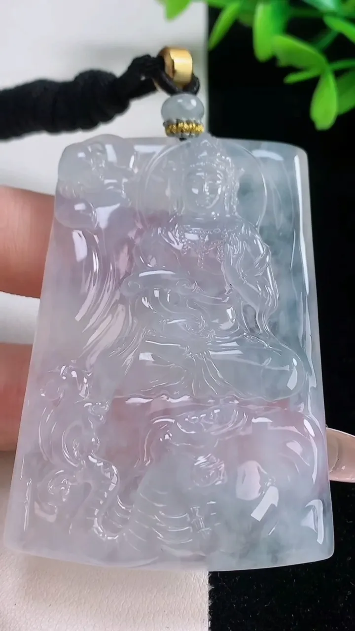 天然A货翡翠种白冰普贤菩萨吊坠，尺寸64.4-43.4-5.3，重量:41.50g
1月5日