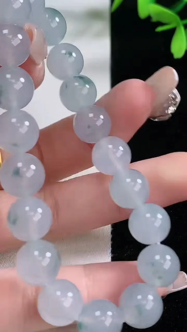 天然A货翡翠种飘花圆珠手串，尺寸10-19颗，重量:32.95g1月5日
工厂直销收藏佳品,种好水足