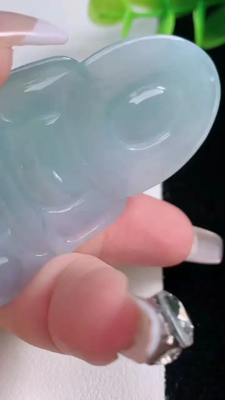 天然A货翡翠观音菩萨吊坠，尺寸63-39-6.2，重量:25.32g
1月5日