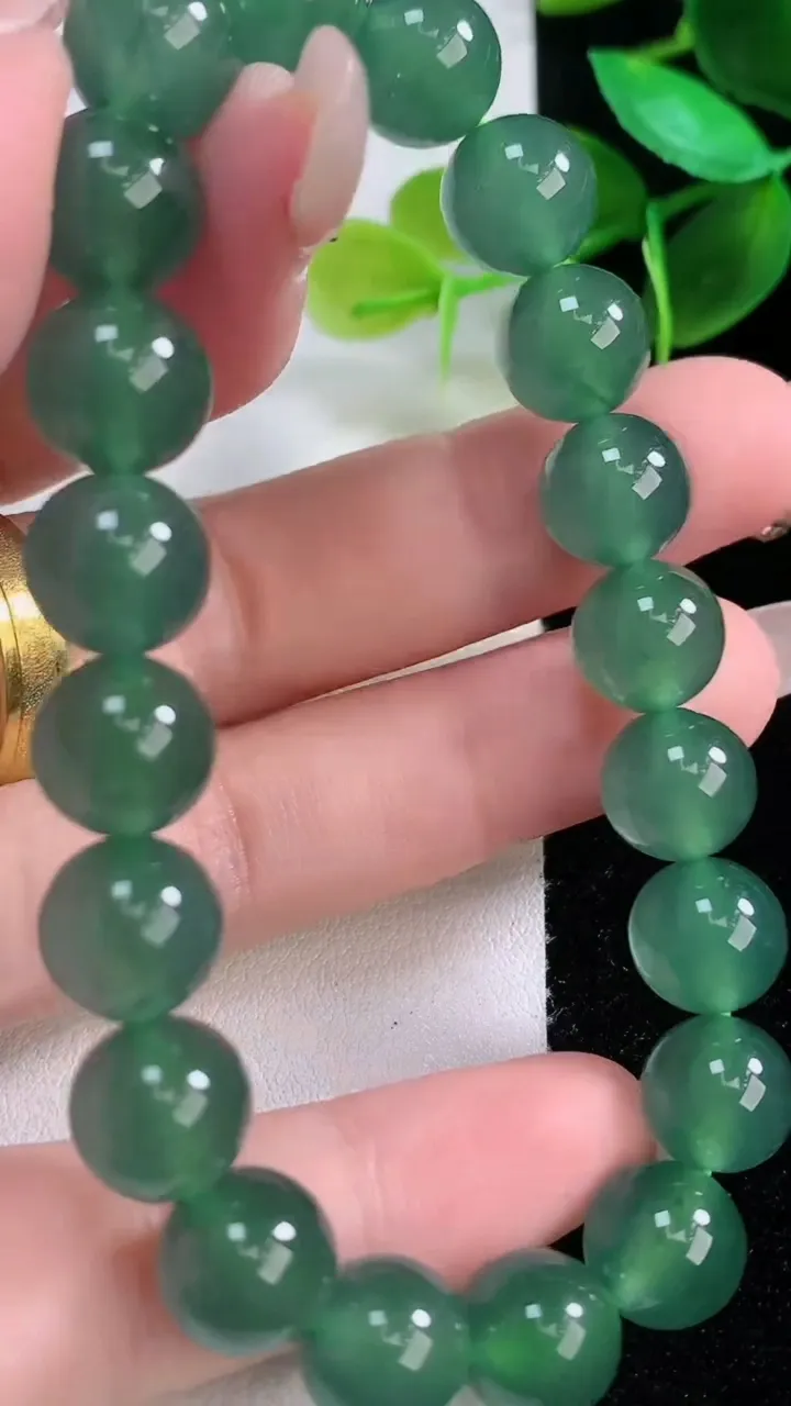 天然A货翡翠圆珠手串，尺寸9.8-20颗，重量:33.13g1月5日
工厂直销收藏佳品,种好水足，色