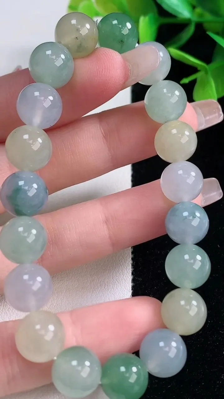 天然A货翡翠种三彩圆珠手串，尺寸10-19颗，重量:32.72g1月5日
工厂直销收藏佳品,种好水足，色泽均匀，有种有色，上手高大气！