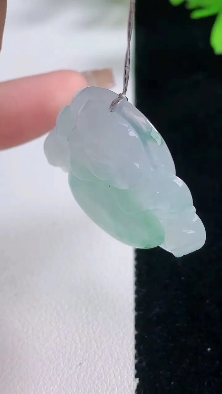 天然A货翡翠种飘花佛公吊坠，尺寸32-35.2-6.7，重量:12.27g
1月5日