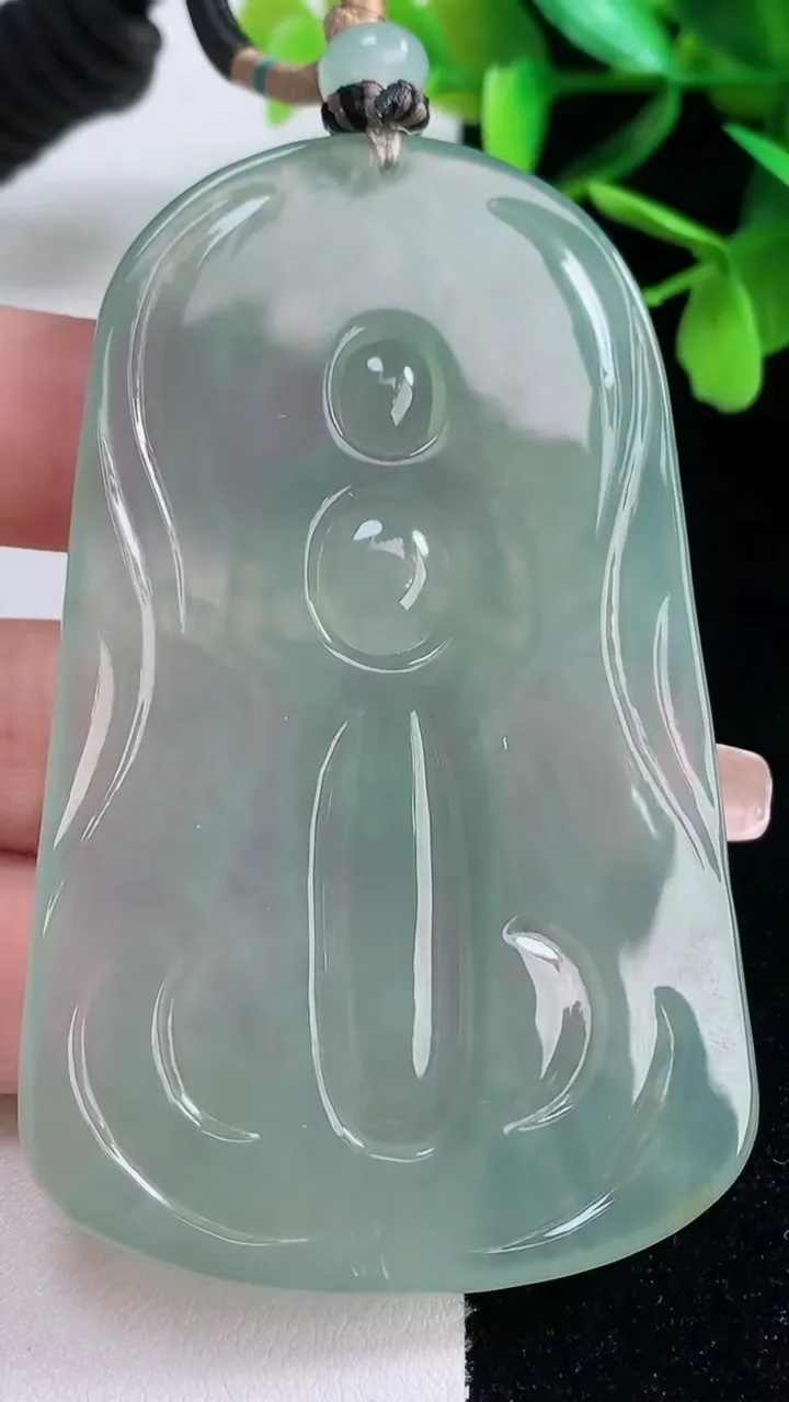 天然A货翡翠千手观音吊坠，尺寸75-46.4-5.5，重量:51.94g
1月5日