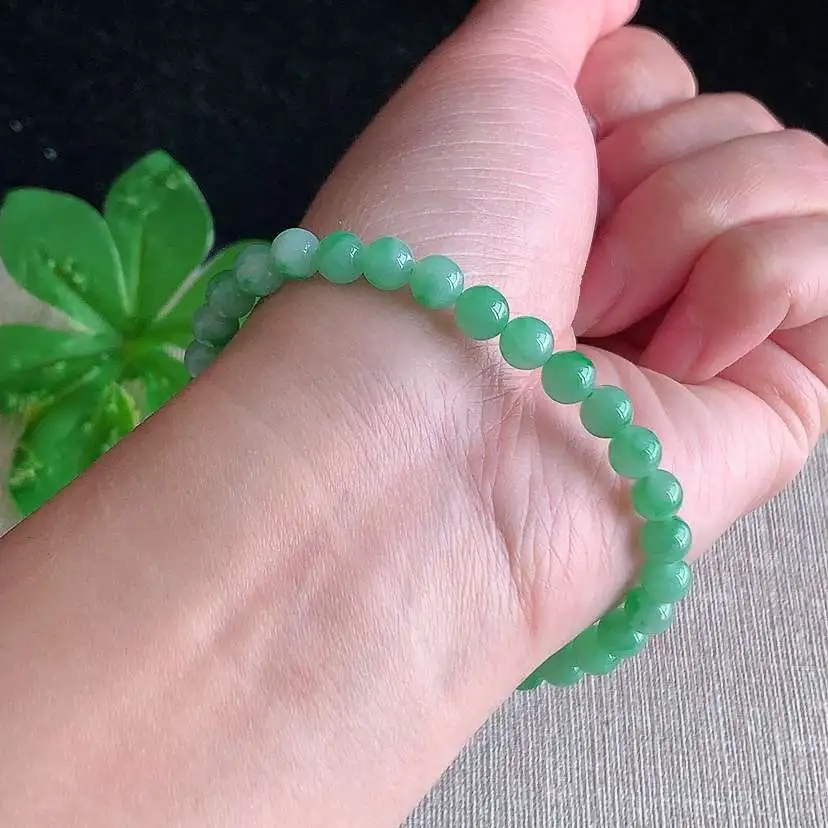 a货翡翠冰种飘绿圆珠佛珠手串32颗  尺寸6mm 重量11.40g 0104