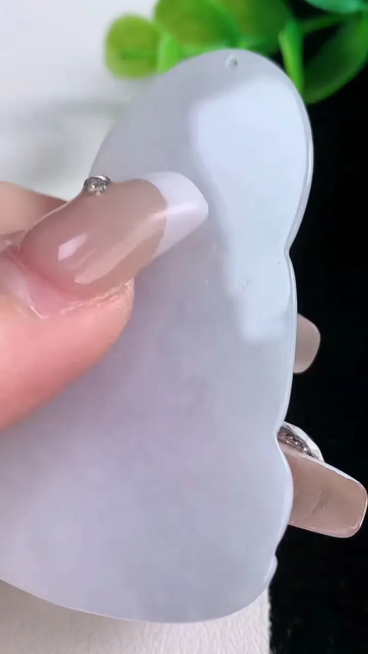 天然A货翡翠紫罗兰观音菩萨吊坠，尺寸61.7-37.3-6，重量:24.58g
1月5日