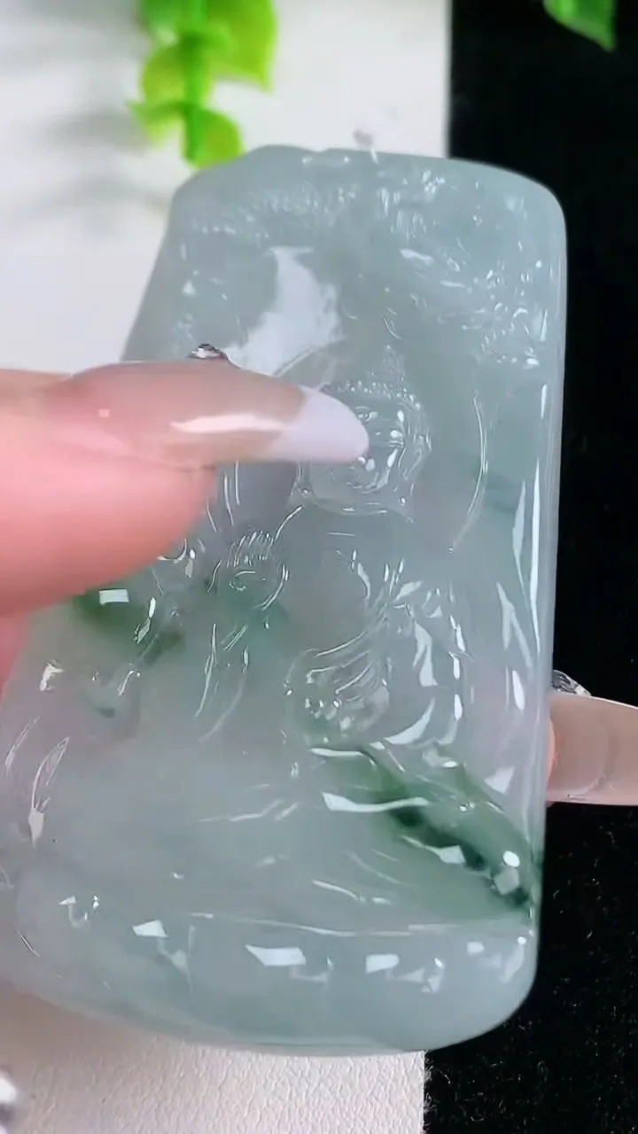 天然A货翡翠种飘花祥龙阿弥陀佛吊坠，尺寸68.8-37.4-5.4，重量:35.12g
1月15日