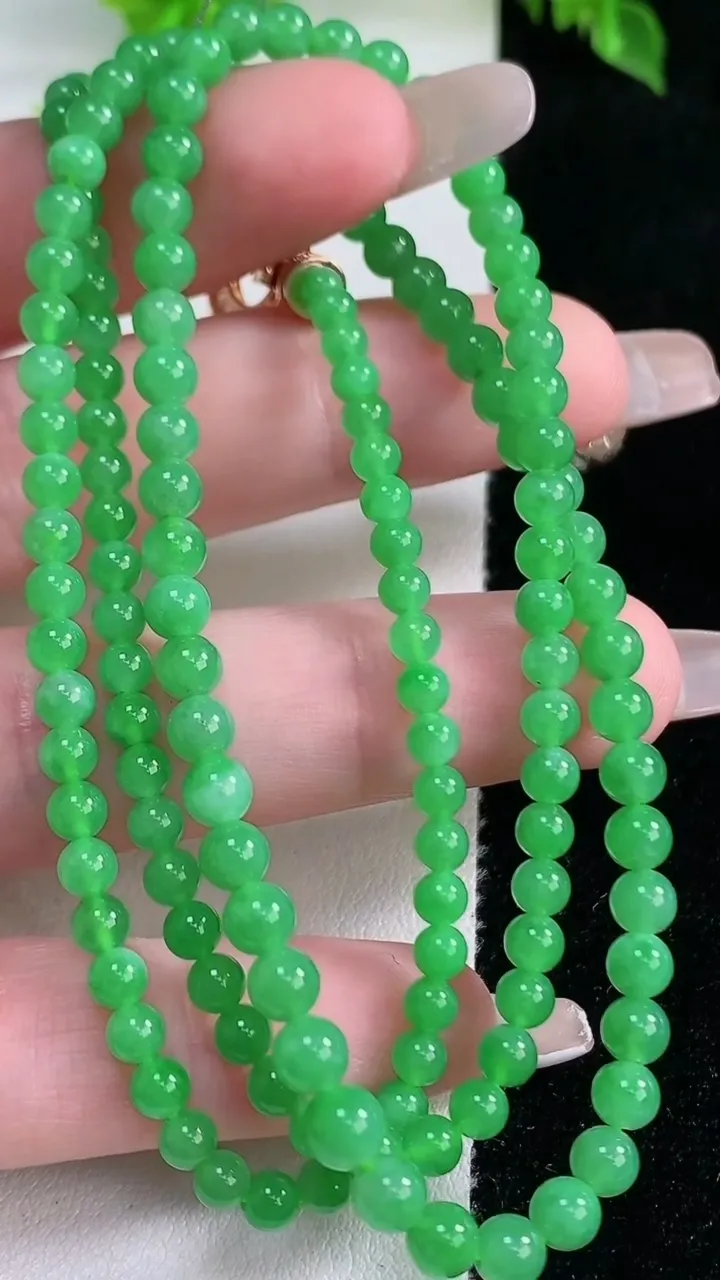 天然A货翡翠小米珠项链，尺寸4-146颗，重量:16.00g1月15日
工厂直销收藏佳品,种好水足，色泽均匀，有种有色，上手高大气！