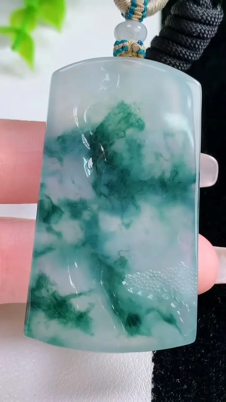 天然A货翡翠种飘花山水观音菩萨吊坠，尺寸52.6-31-4，重量:24.36g
1月15日