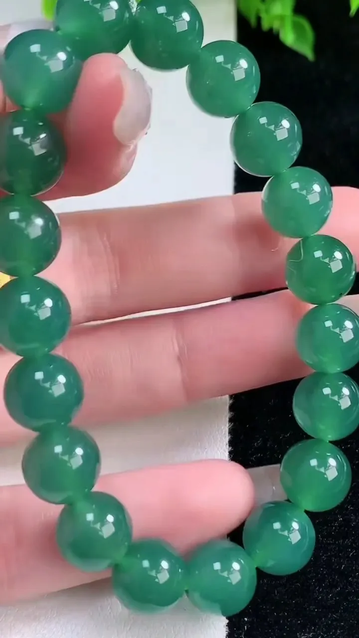 天然A货翡翠圆珠手串，尺寸9.7-19颗，重量:31.28g1月15日
工厂直销收藏佳品,种好水足，