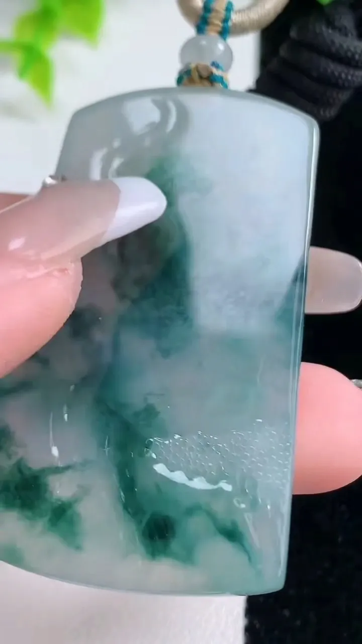 天然A货翡翠种飘花山水观音菩萨吊坠，尺寸52.6-31-4，重量:24.36g
1月15日