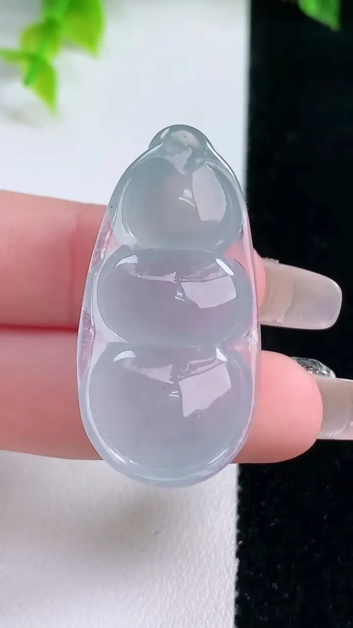 天然A货翡翠种紫罗兰福豆吊坠，尺寸38.7-19.4-9.4，重量:11.19g
1月15日