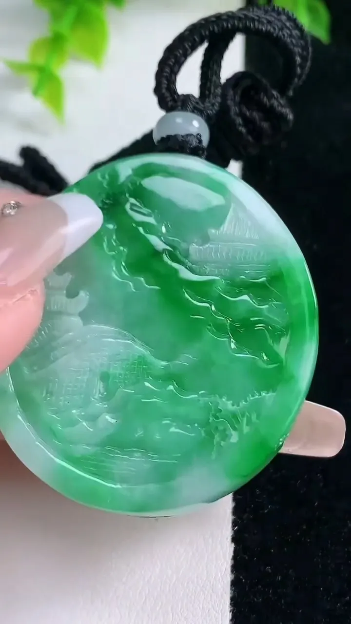 天然A货翡翠山水牌吊坠，尺寸46.6-41.8-11，重量:46.24g
1月15日