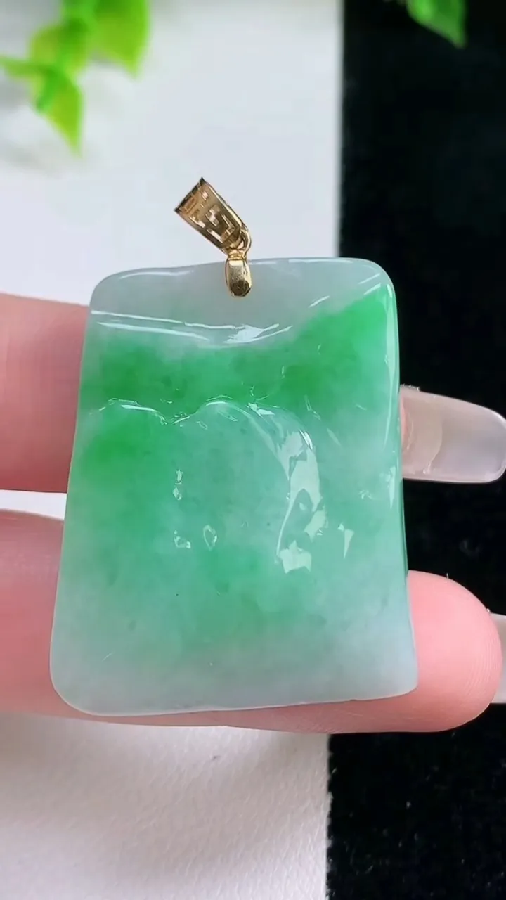 天然A货翡翠山水无相佛吊坠，尺寸346-28.6-6.7，重量:15.40g
1月15日