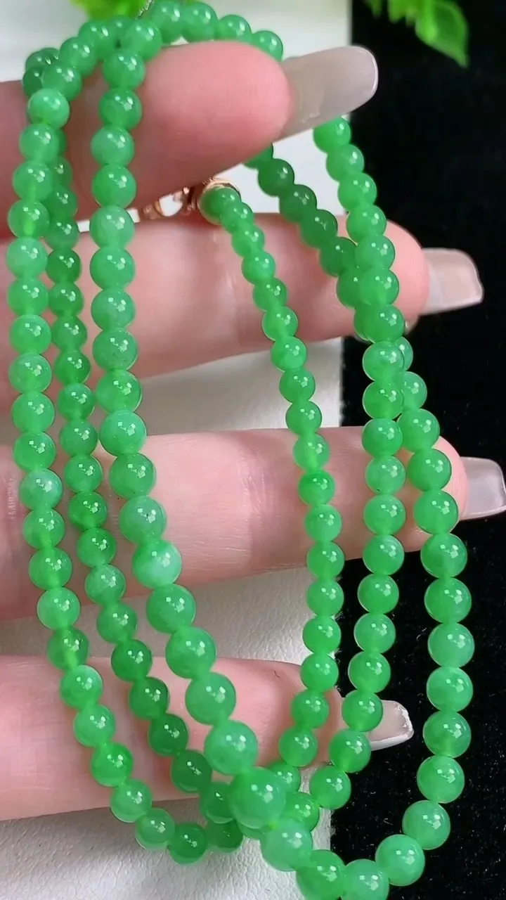 天然A货翡翠小米珠项链，尺寸4-146颗，重量:16.00g1月15日
工厂直销收藏佳品,种好水足，色泽均匀，有种有色，上手高大气！