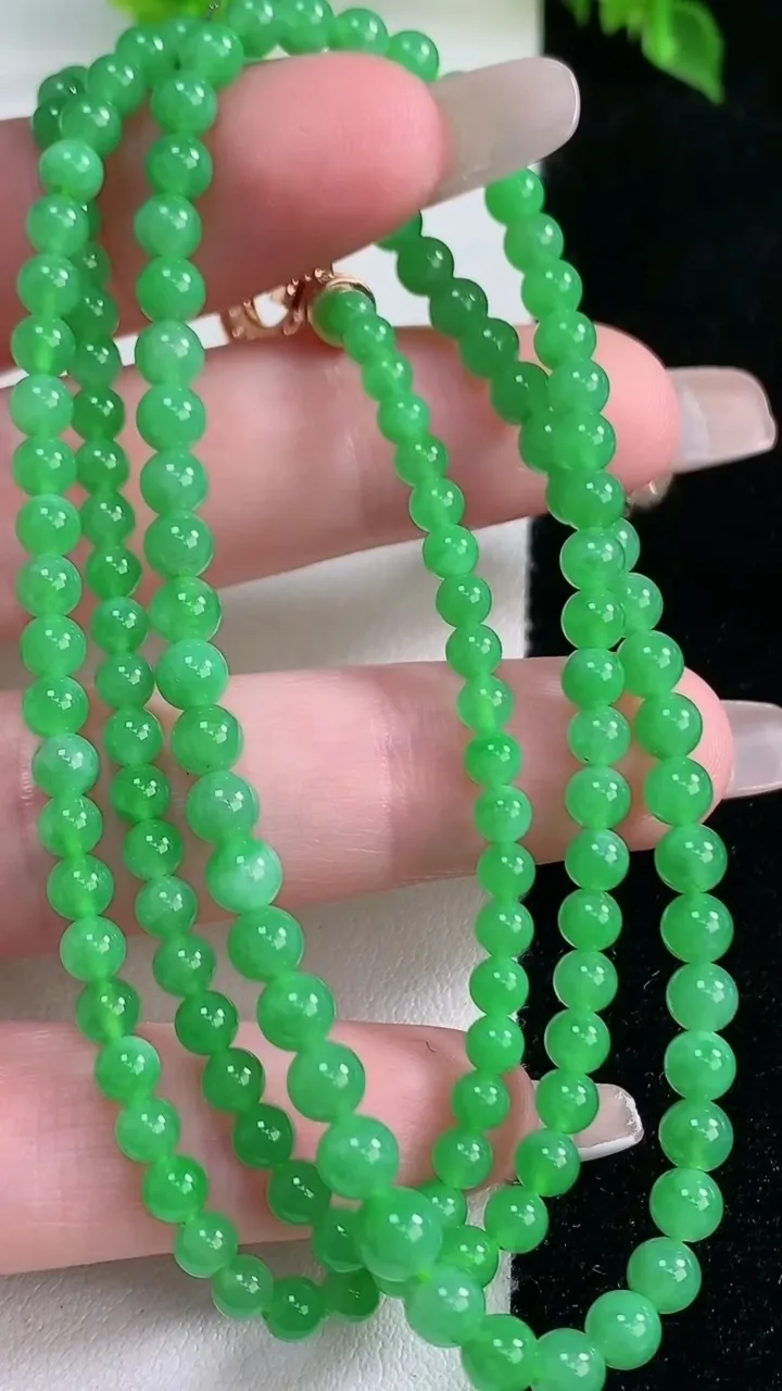 天然A货翡翠小米珠项链，尺寸4-146颗，重量:16.00g1月15日
工厂直销收藏佳品,种好水足，色泽均匀，有种有色，上手高大气！