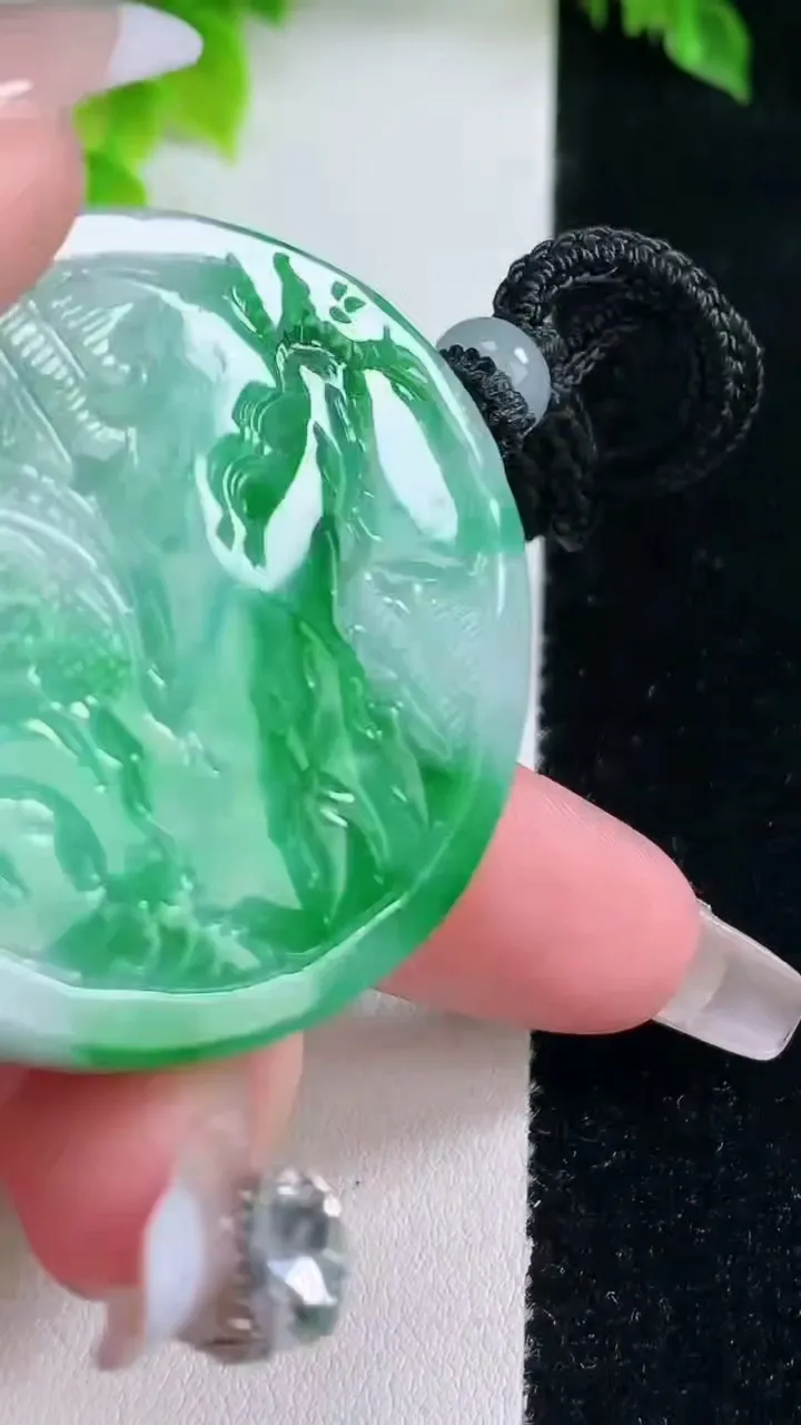 天然A货翡翠山水牌吊坠，尺寸46.6-41.8-11，重量:46.24g
1月15日