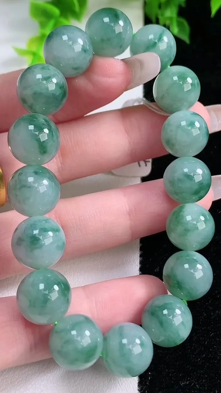天然A货翡翠种飘花圆珠手串，尺寸11.6-16颗，重量:45.89g1月15日
工厂直销收藏佳品,种