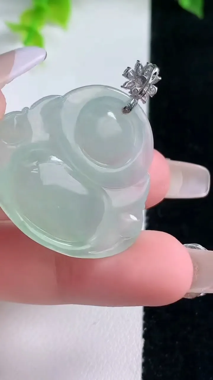 天然A货翡翠佛公吊坠，尺寸59.6-32.4-5.7，重量:9.40g
1月15日