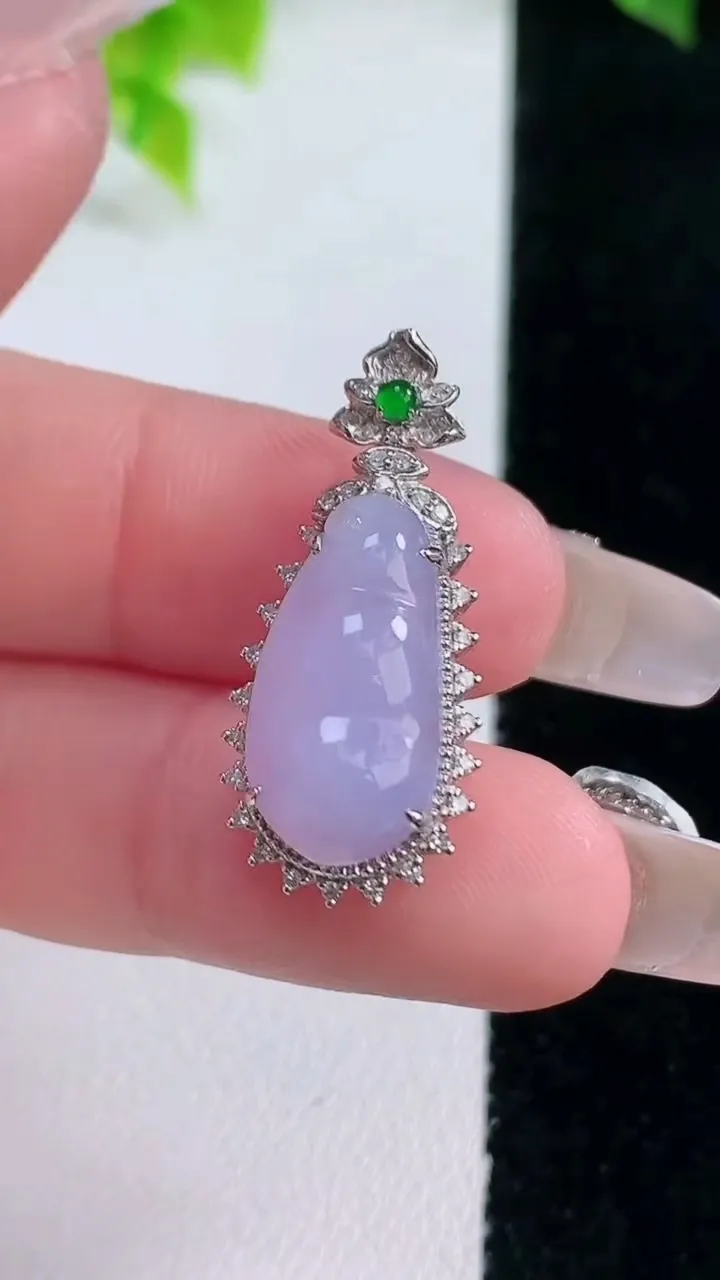 天然A货翡翠18K金紫罗兰福豆吊坠，尺寸28.4-12.4-8.8，裸石17.5-8.6重量:2.7