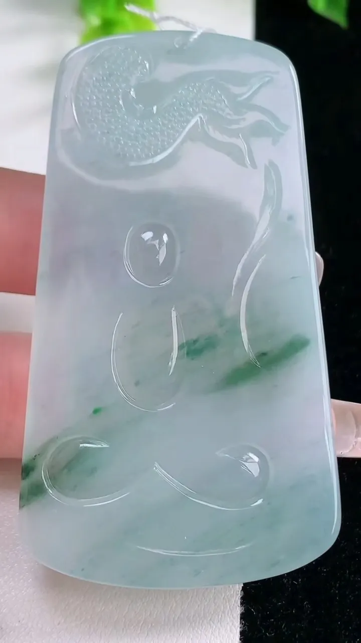 天然A货翡翠种飘花祥龙阿弥陀佛吊坠，尺寸68.8-37.4-5.4，重量:35.12g
1月15日