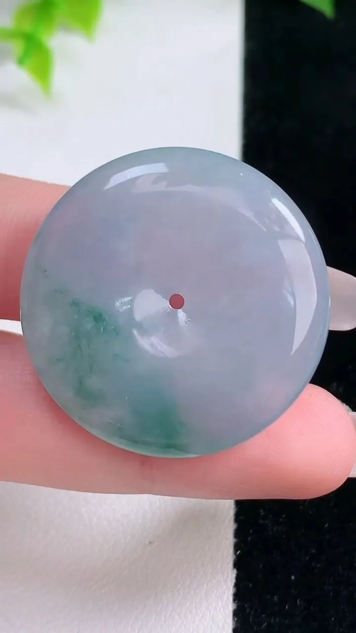 天然A货翡翠冰种紫罗兰飘花平安扣吊坠，尺寸33-5.6，重量:13.46g
1月15日