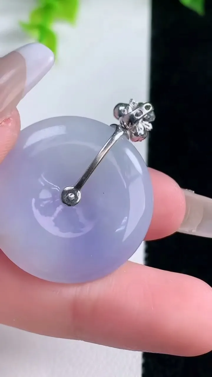 天然A货翡翠18K金紫罗兰平安扣吊坠，尺寸28.4-5，重量:9.92g
1月15日