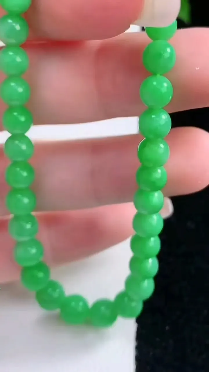 天然A货翡翠圆珠手串，尺寸6.6-31颗，重量:12.13g1月15日
工厂直销收藏佳品,种好水足，色泽均匀，有种有色，上手高大气！
