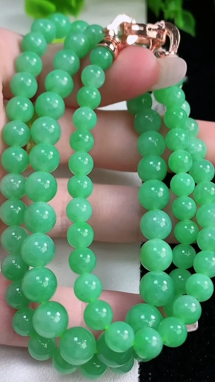天然A货翡翠圆珠项链，尺寸8.2-87颗，重量:44.81g1月15日
工厂直销收藏佳品,种好水足，