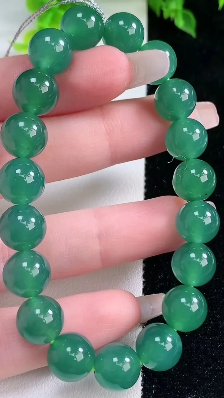 天然A货翡翠圆珠手串，尺寸9.7-19颗，重量:31.28g1月15日
工厂直销收藏佳品,种好水足，